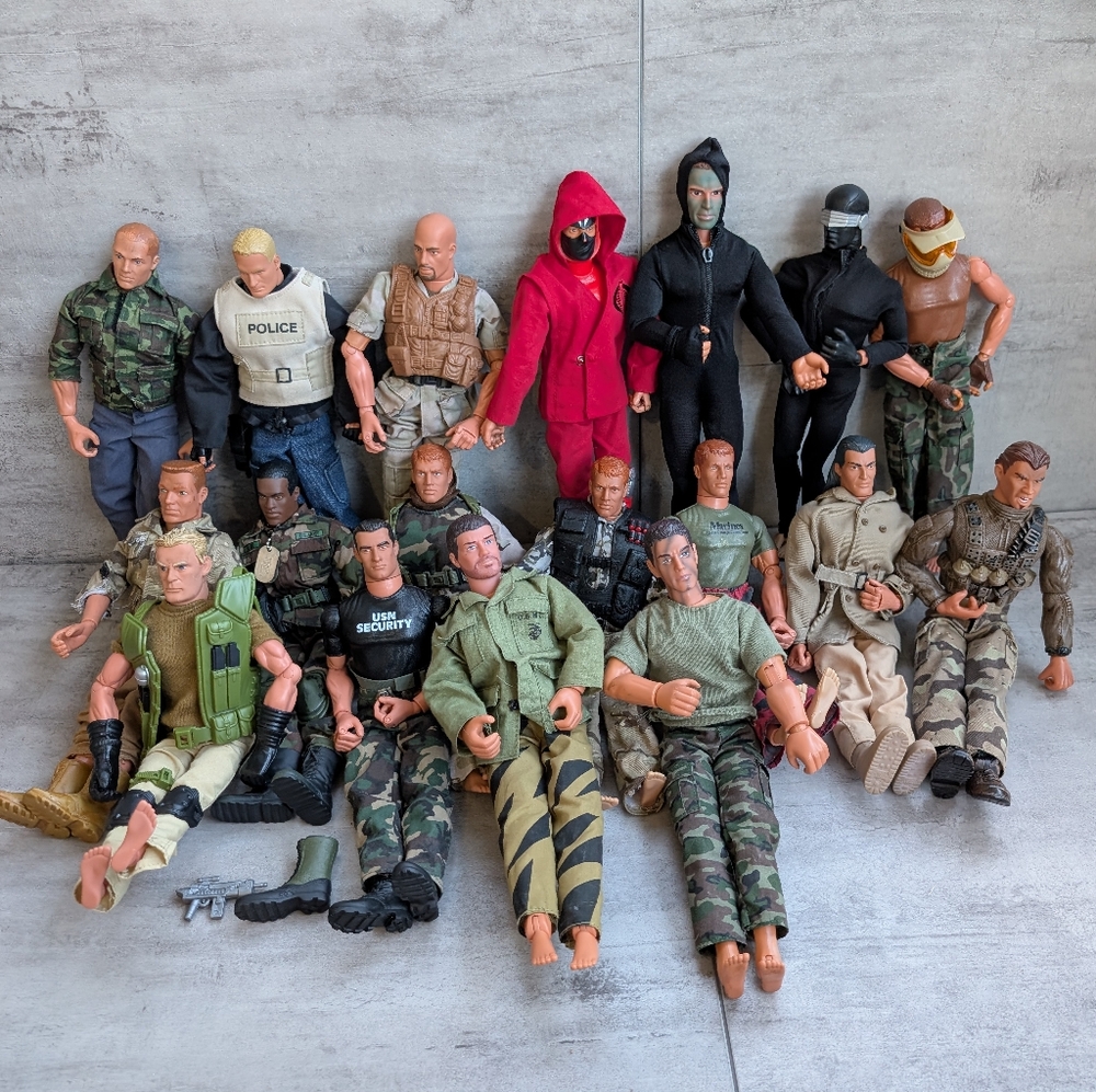 Huge lot of Vintage 1996 to 2003 Hasbro Lanard Power Team GI Joe Action Figures